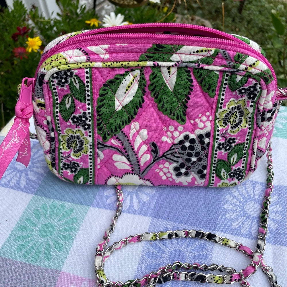 Like New Vera Bradley Priscilla pink floral Crossbody with zippered top
